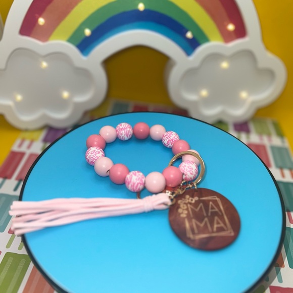 NWOT - Pink Wood Bead Bracelet Keychain!! - Picture 3 of 3